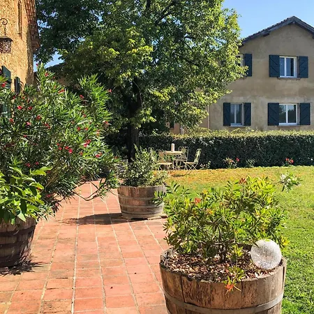 Lovely In D'armagnac Apartament